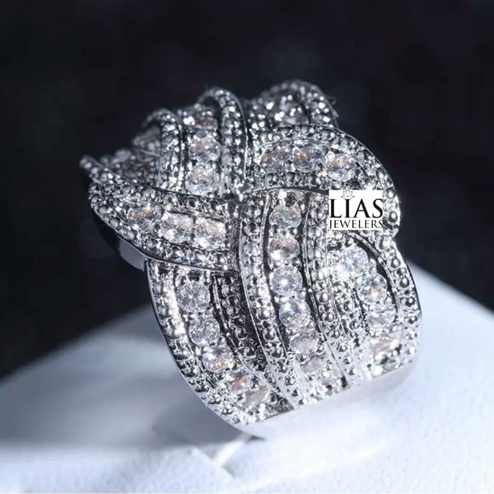 New 18k white gold wedding ring